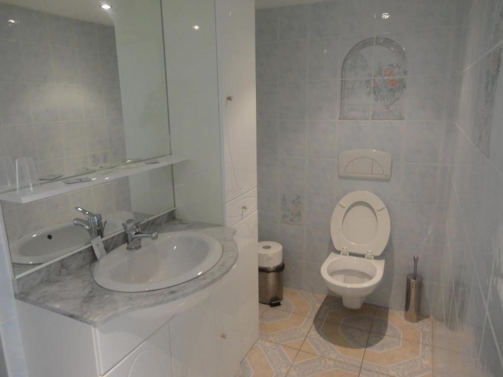 Hotel Aux Beaux Rivages En Gaume Lacuisine Habitación foto