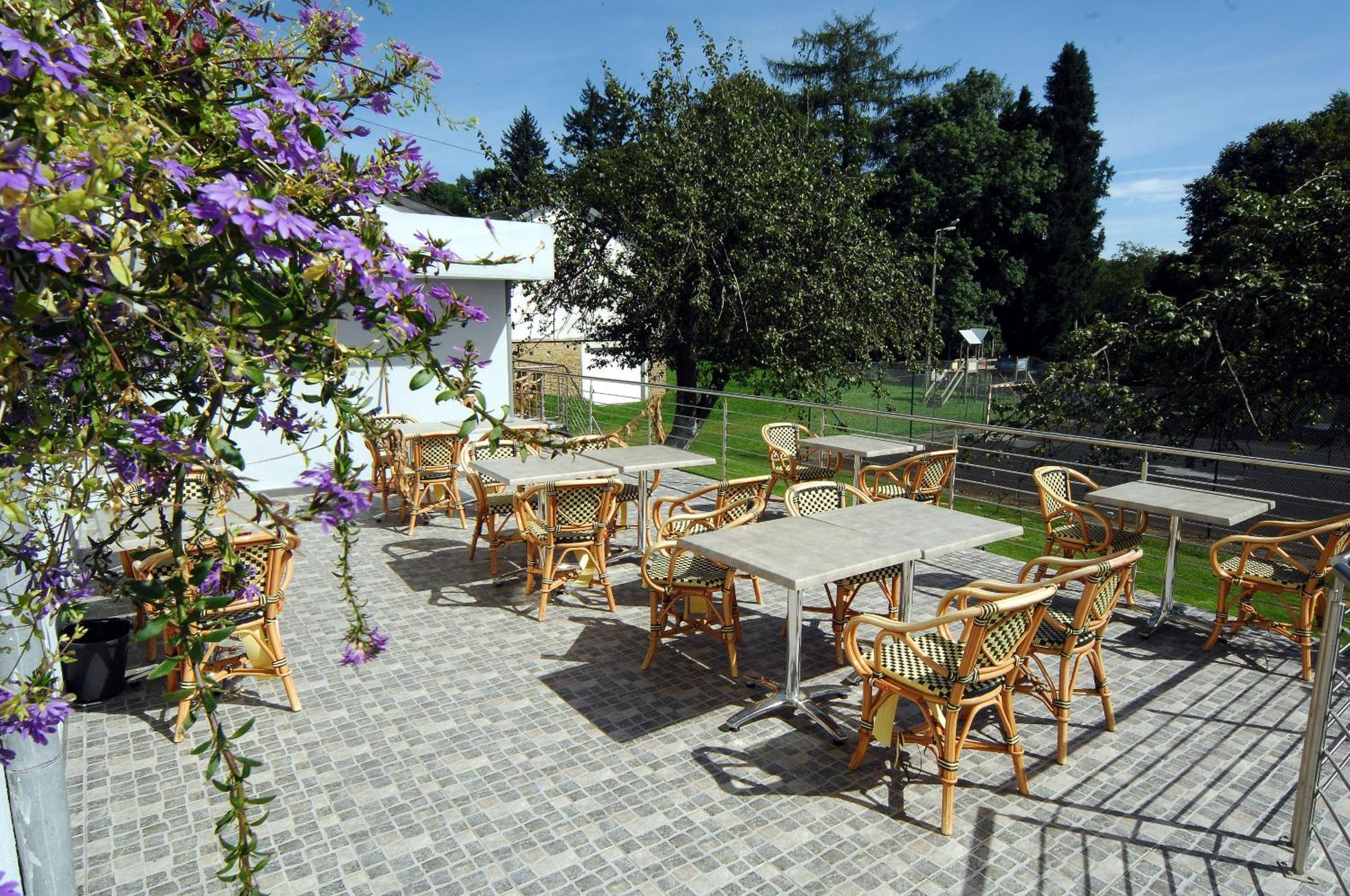Hotel Aux Beaux Rivages En Gaume Lacuisine Exterior foto
